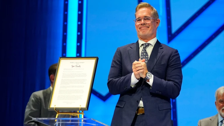 Is Joe Buck or Al Michaels the Best Sports Commentator?