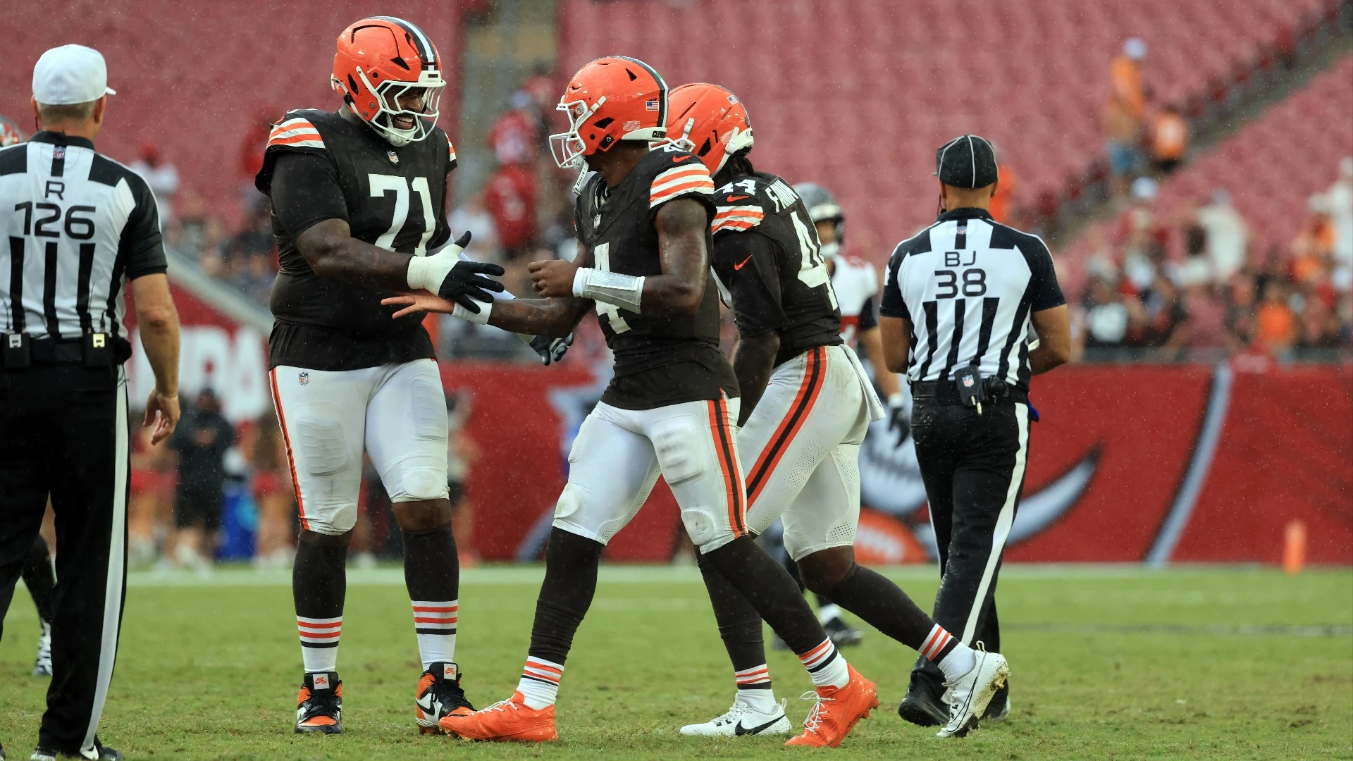 Browns Triumph Over Buccaneers in Surprising Week 2 Matchup