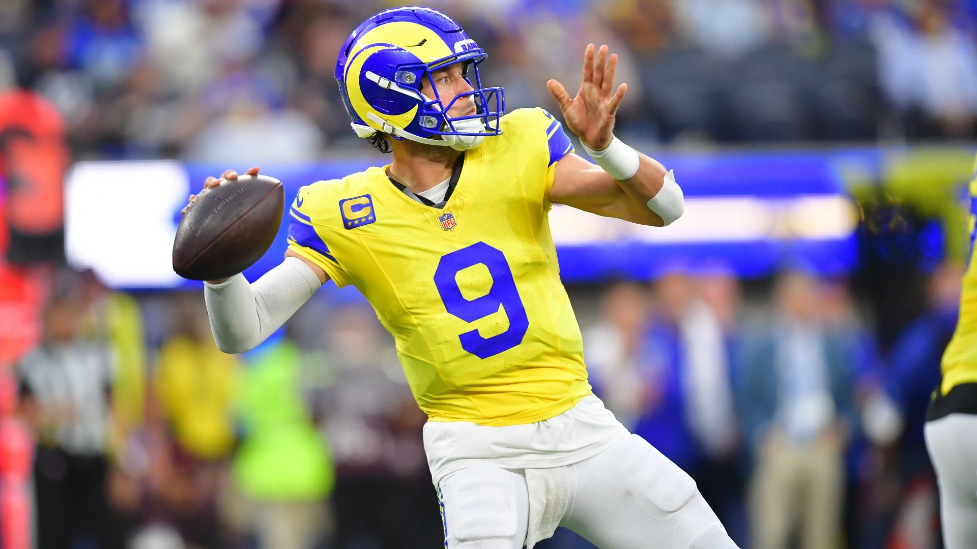 Rams Dominate Giants 28-6: Stafford and Adams Shine