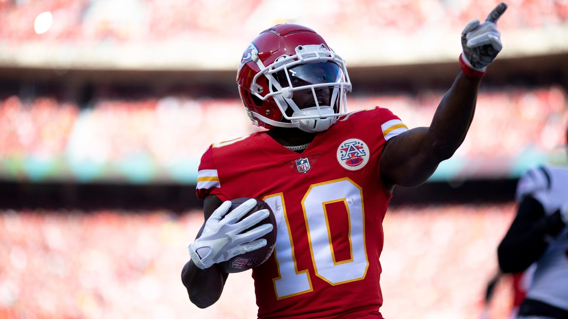 Chiefs' Tyreek Hill Expected to Sign Amid Injuries