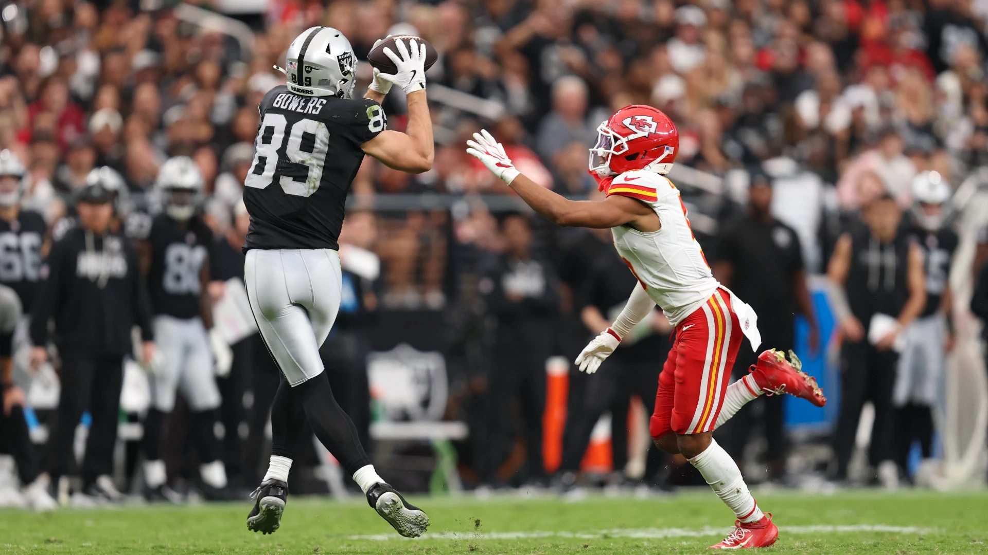 Raiders vs. Patriots: Bowers' Impact & Game Outlook