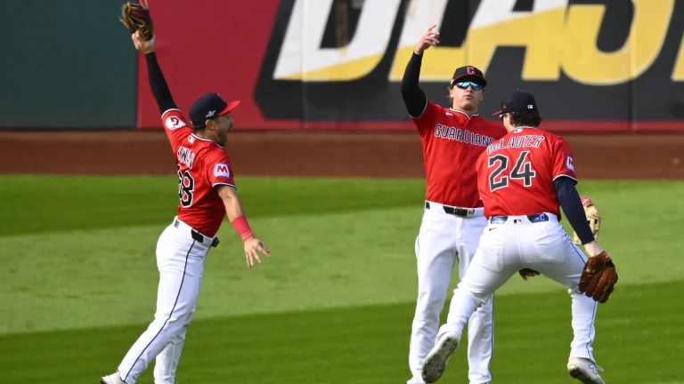 Guardians Beat Rays in Game 3, Take 2-1 Series Lead
