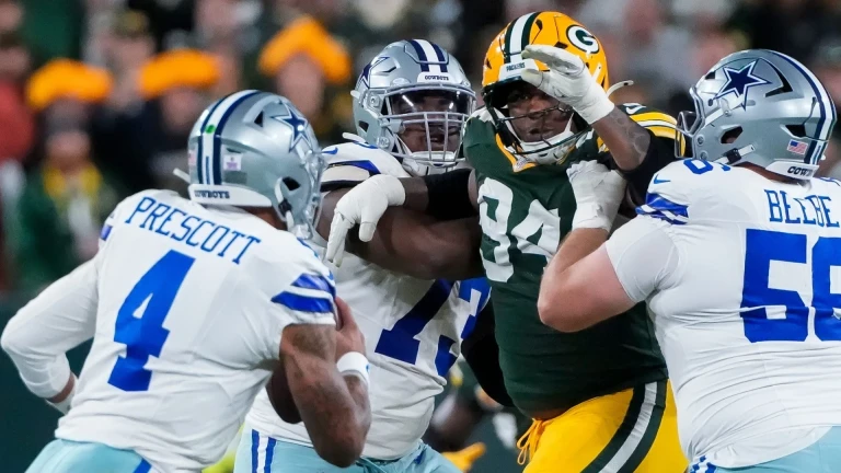 Cowboys Struggle as Packers Dominate in Sunday Night Showdown