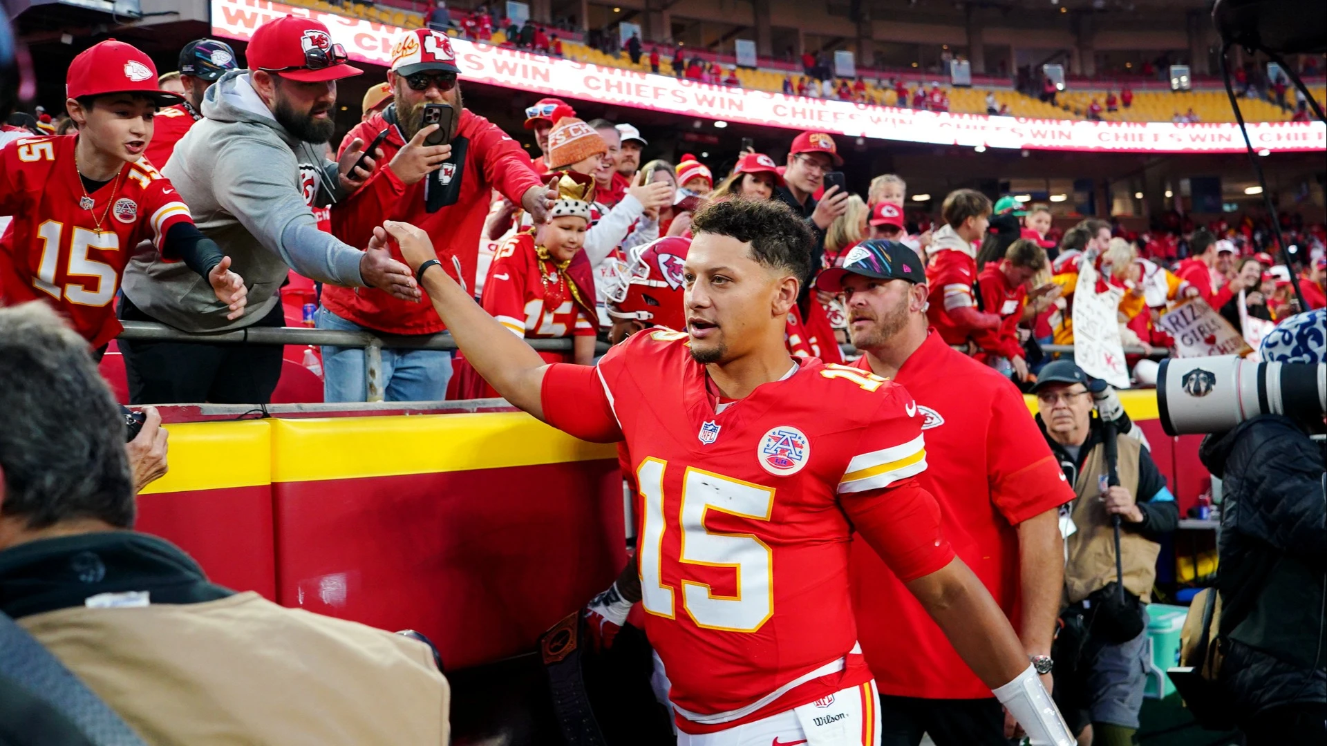 Chiefs' Dominance: Kenneth Walker & Patrick Mahomes Brilliance