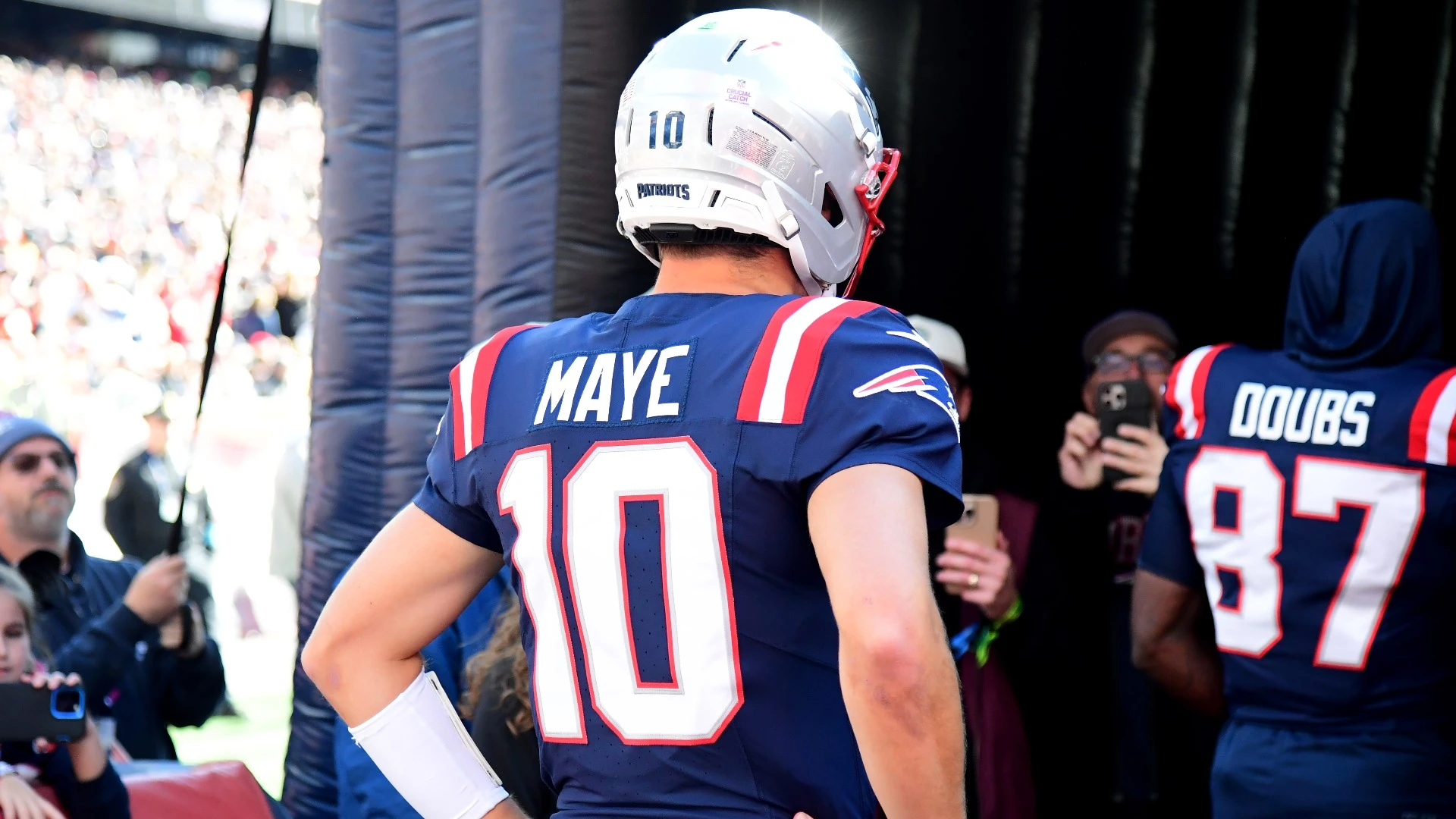 Drake Maye & Caleb Williams Learn Quarterback Discipline