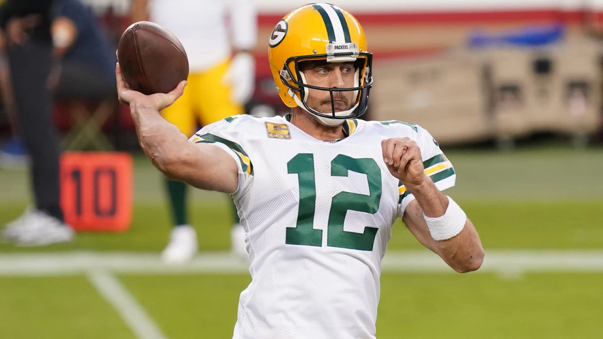 Aaron Rodgers Misses Practice Wednesday With Knee Injury