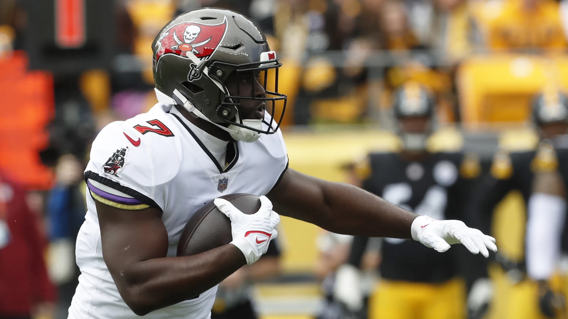 Buccaneers Planning To Release RB Leonard Fournette