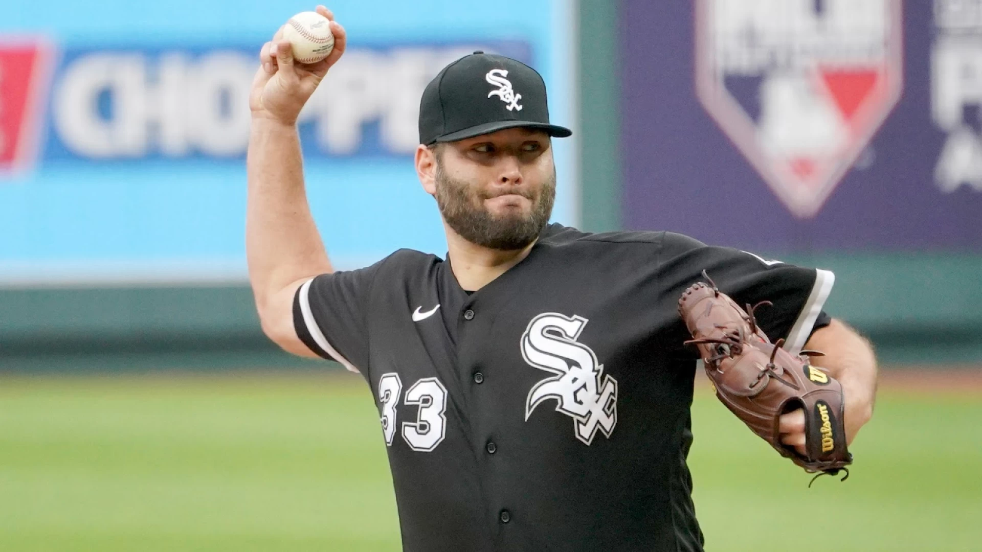 MLB Triple Play 5/10: White Sox-Royals (O 9.5), Padres (+110), Cards (-115)