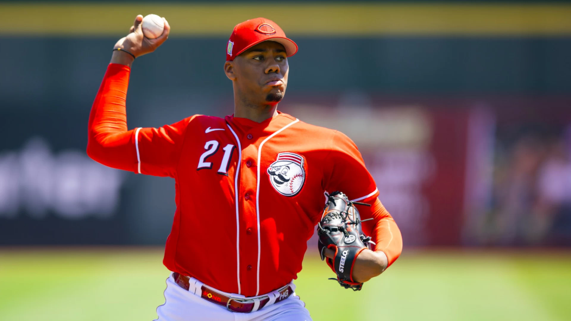 MLB Triple Play 5/24: Cards-Reds (O 10.5), Blue Jays (+140), Yankees (-1.5)