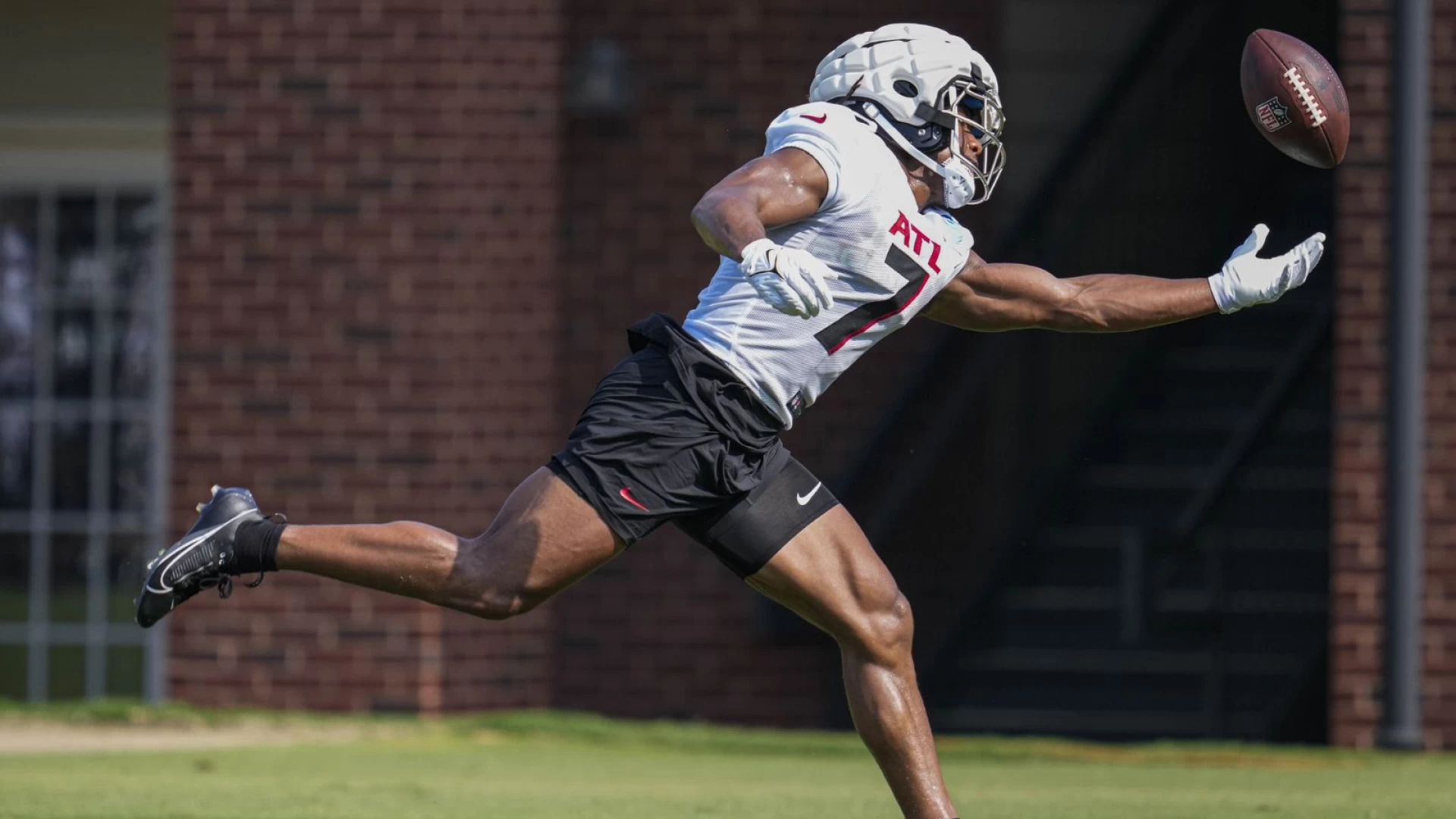 DFS Play Bijan Robinson: High Upside With Low Ownership In Week 1