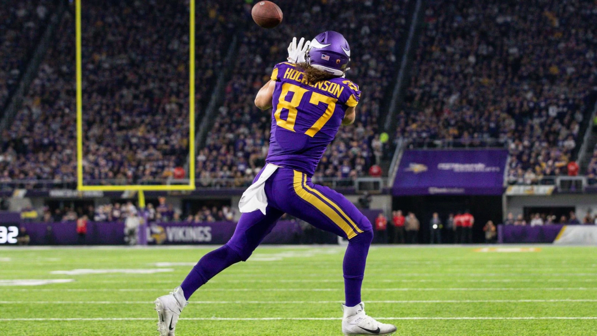TJ Hockenson's Receptions & Receiving Yards: Over/Under Analysis