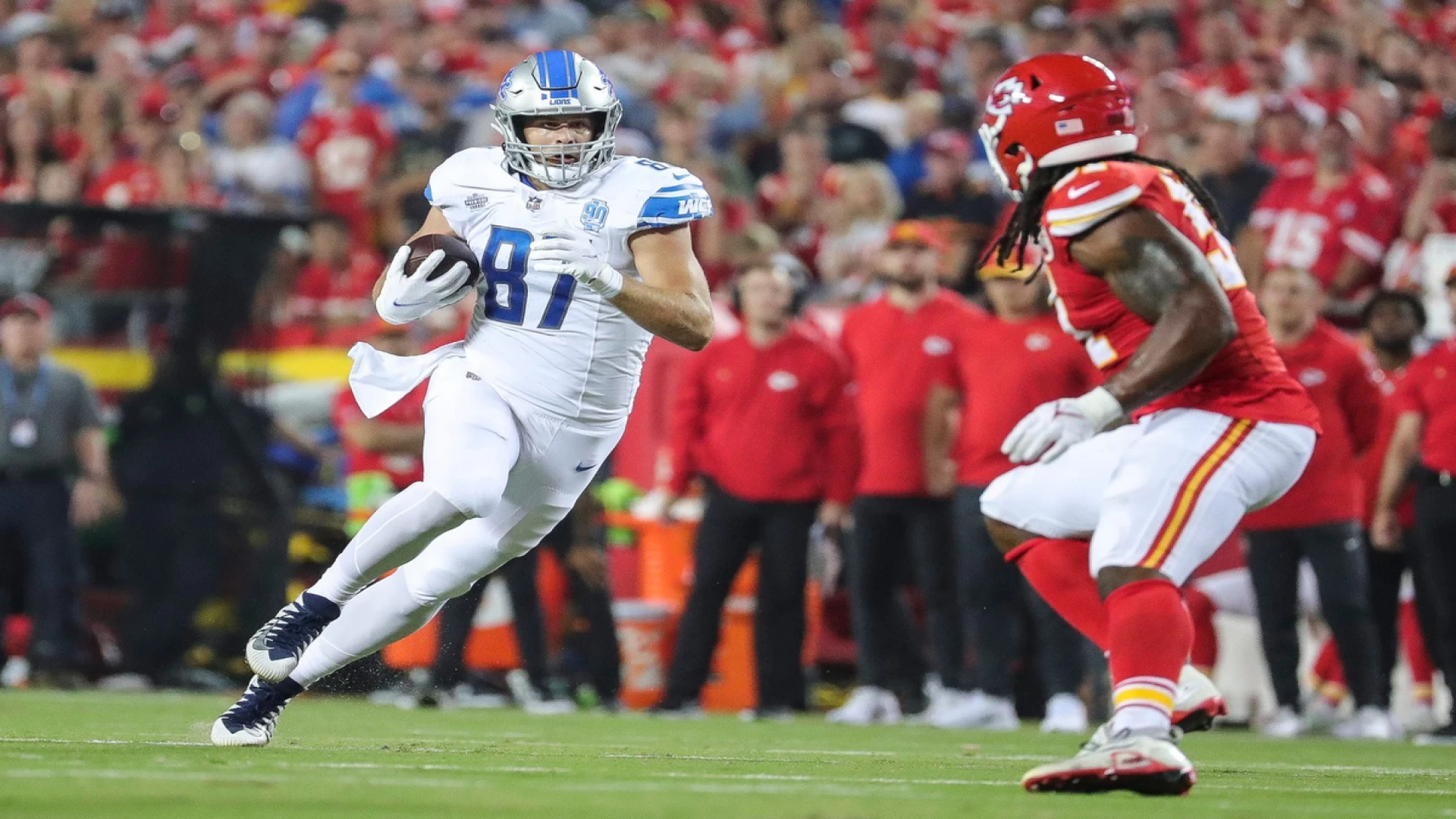 Week Two Tight End Battle: Sam LaPorta vs. Hunter Henry