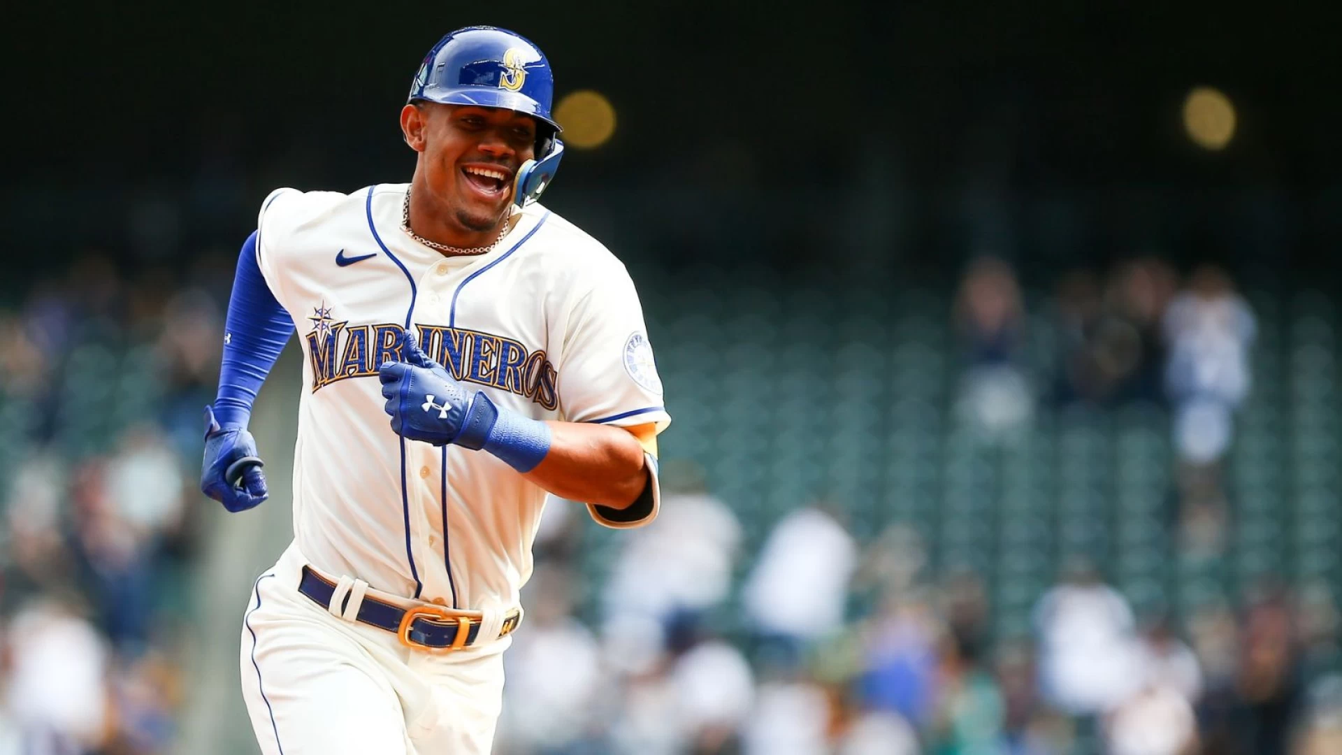 Mariners Secure Victory in Pivotal Game Against Rangers