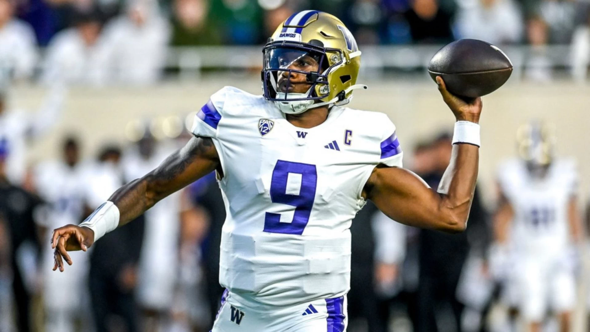 Washington Huskies Win in Conference Clash With Arizona