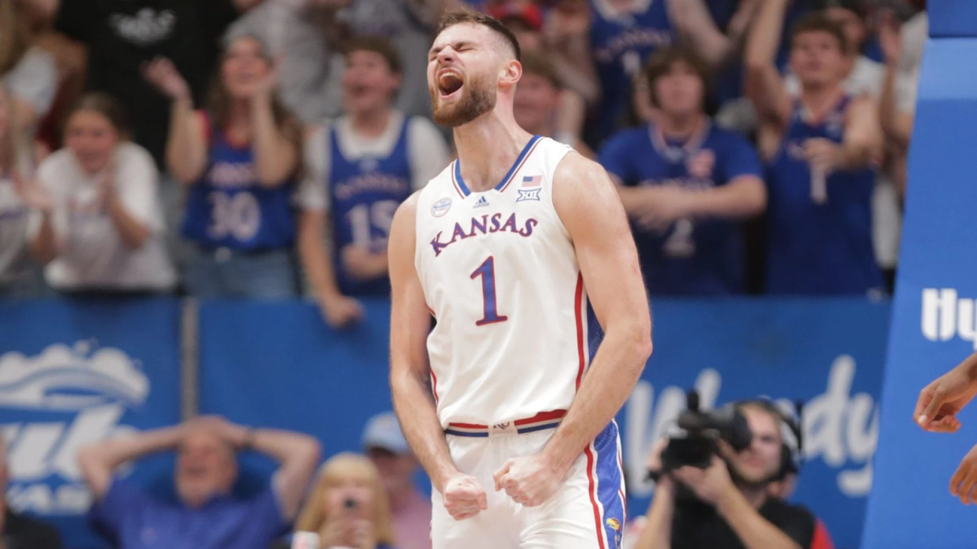 Kansas vs Kentucky: NCAA Hoops Clash - Champions Classic Preview