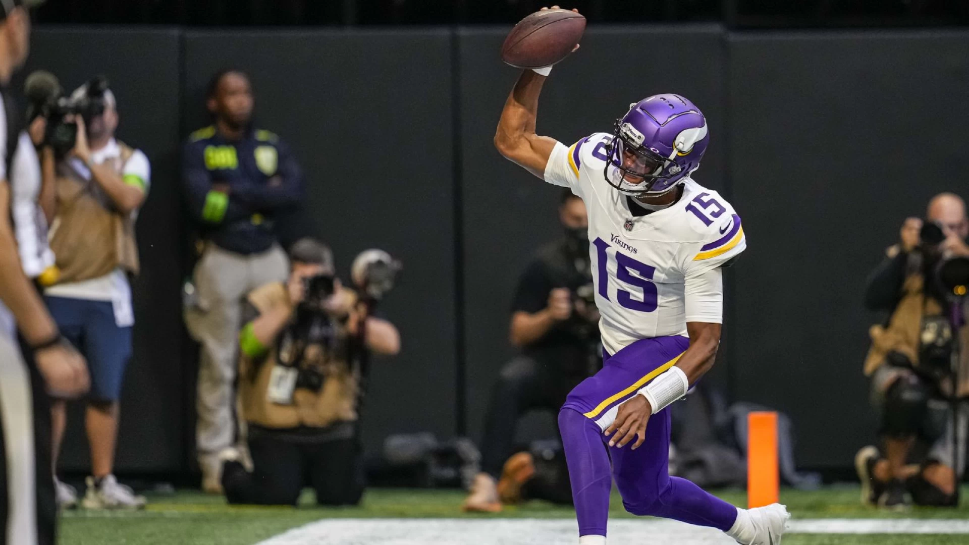Must-See Clash: Fierce Vikings Battle Resilient Broncos"
