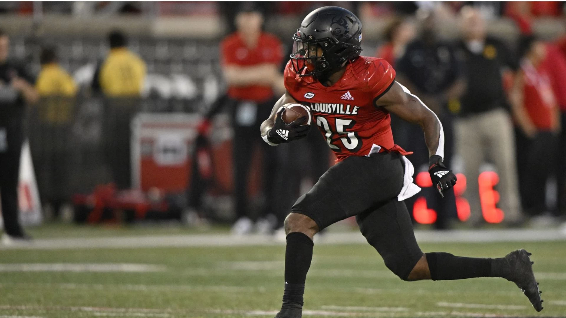 Louisville Underdogs: Fresh QB, Shaky Offense vs Miami