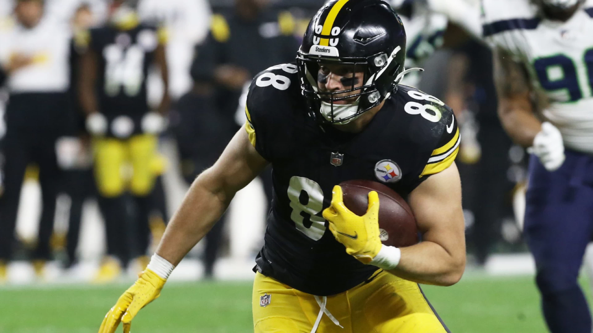 Pat Freiermuth's Over/Under: Will He Pass 32.5 Yards Today?