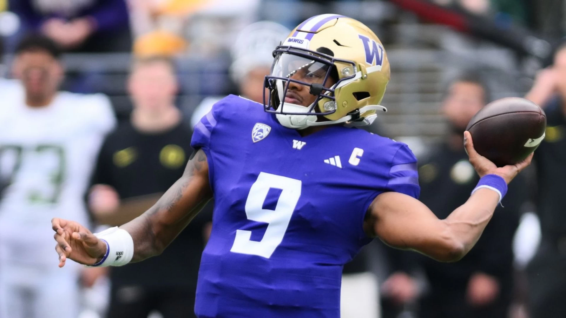Washington Overpowers Oregon for College Football Playoff Spot