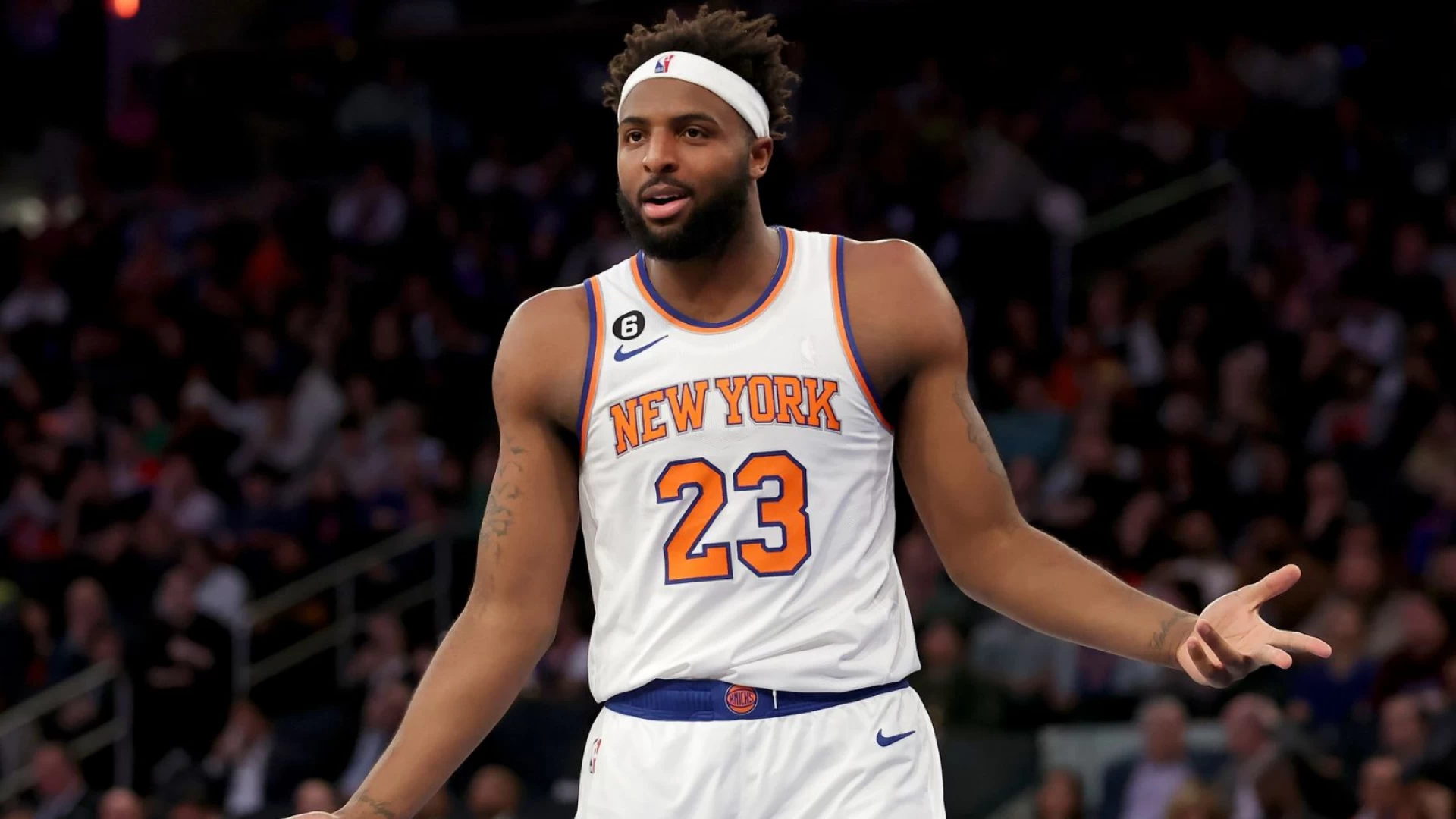 Knicks Lose on Controversial Call to Rockets on Monday
