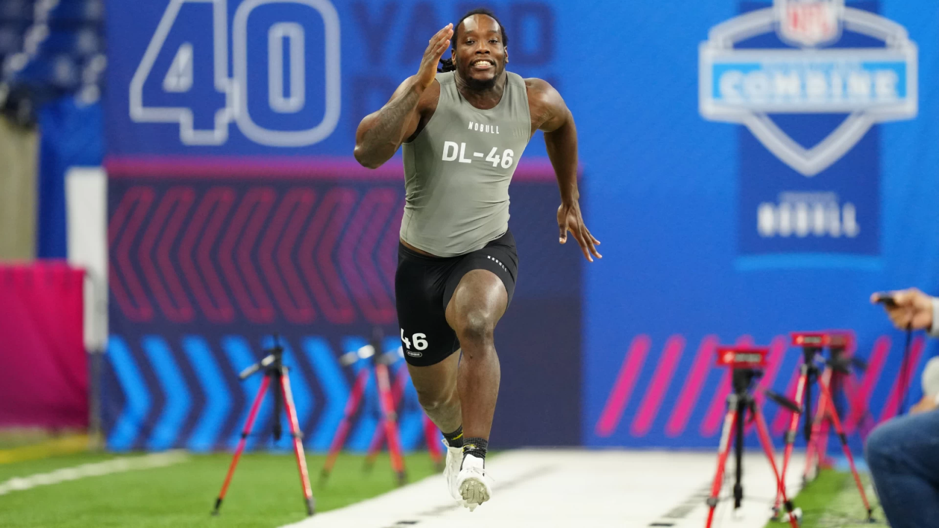 Rising NFL Prospect Darius Robinson: Versatile and Studly Lineman