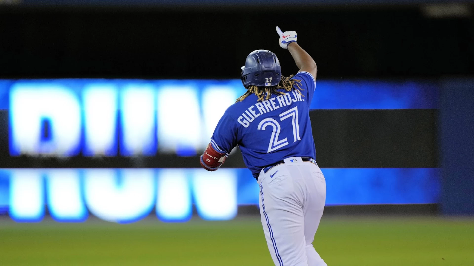 Blue Jays Dominate Rays in Opening Day AL East Matchup
