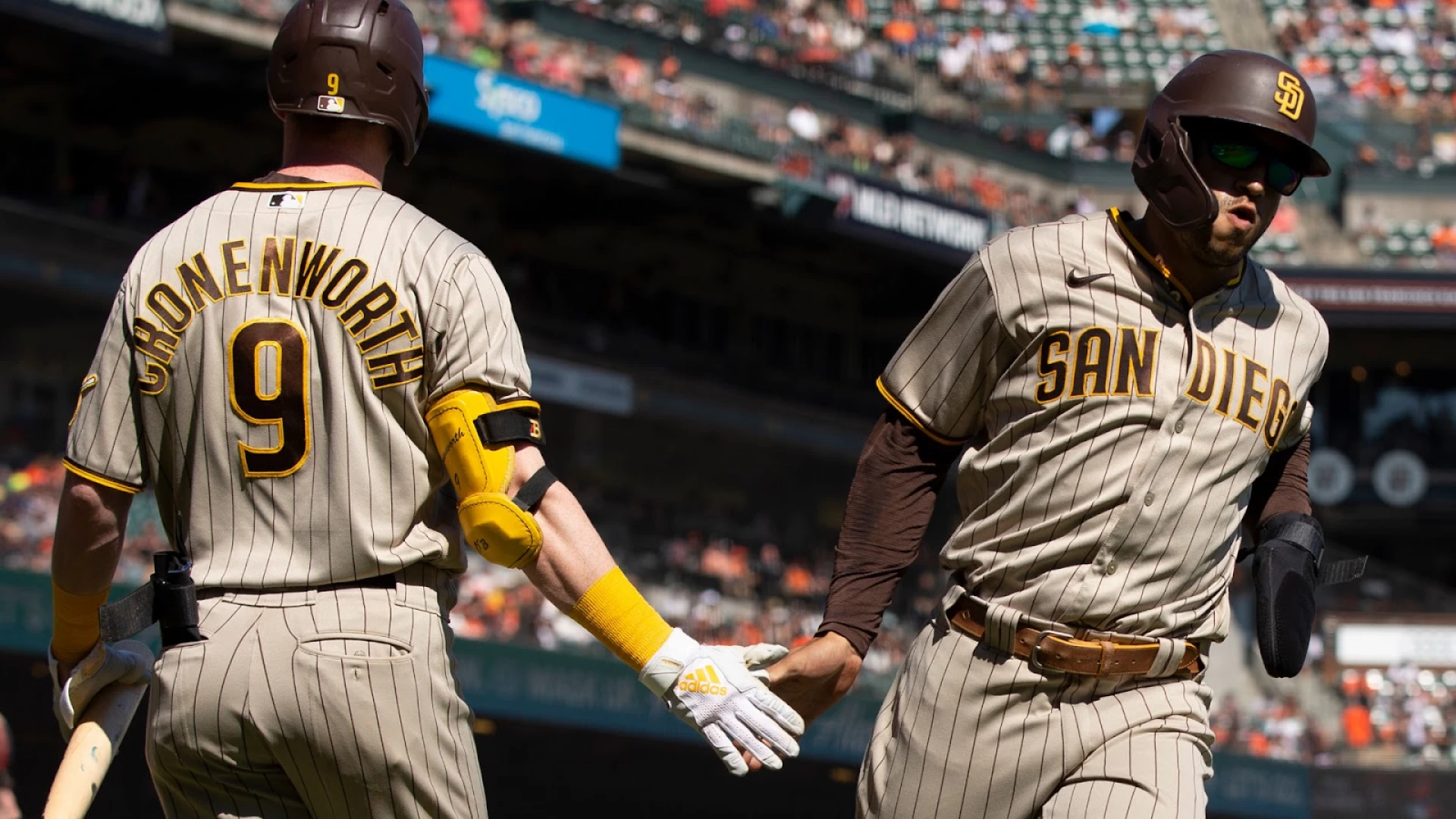 Live MLB Updates: Dodgers Lead, San Diego's Odds Shift