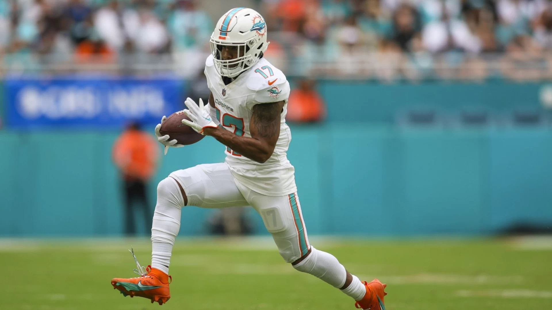 Why Paying Your Star Wide Receivers Is Important in the NFL