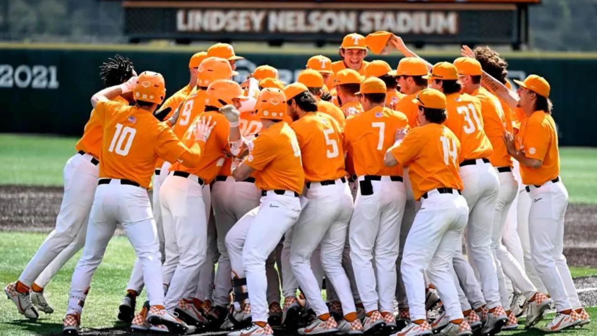Exciting NCAA Super Regionals: Preview and Betting Odds