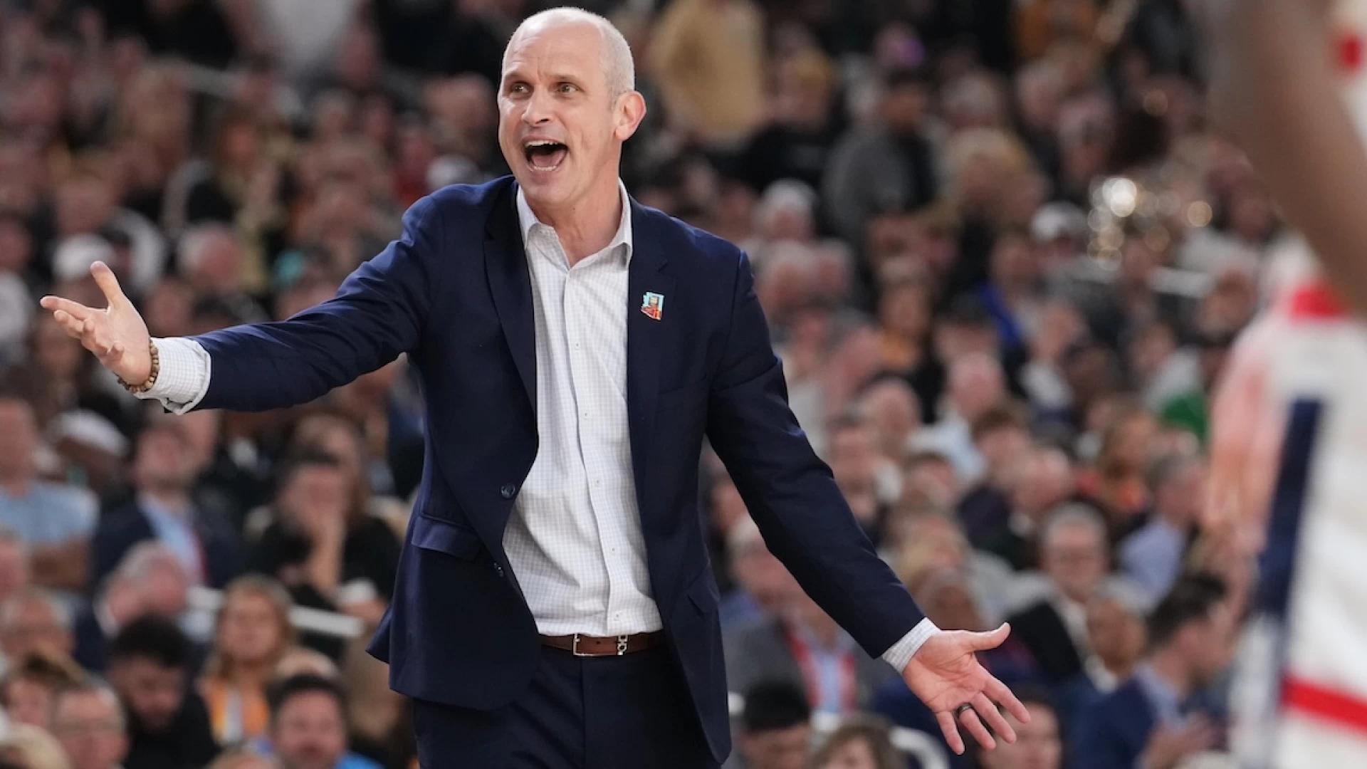 Dan Hurley Chooses UConn Over Lakers: A Surprising Decision