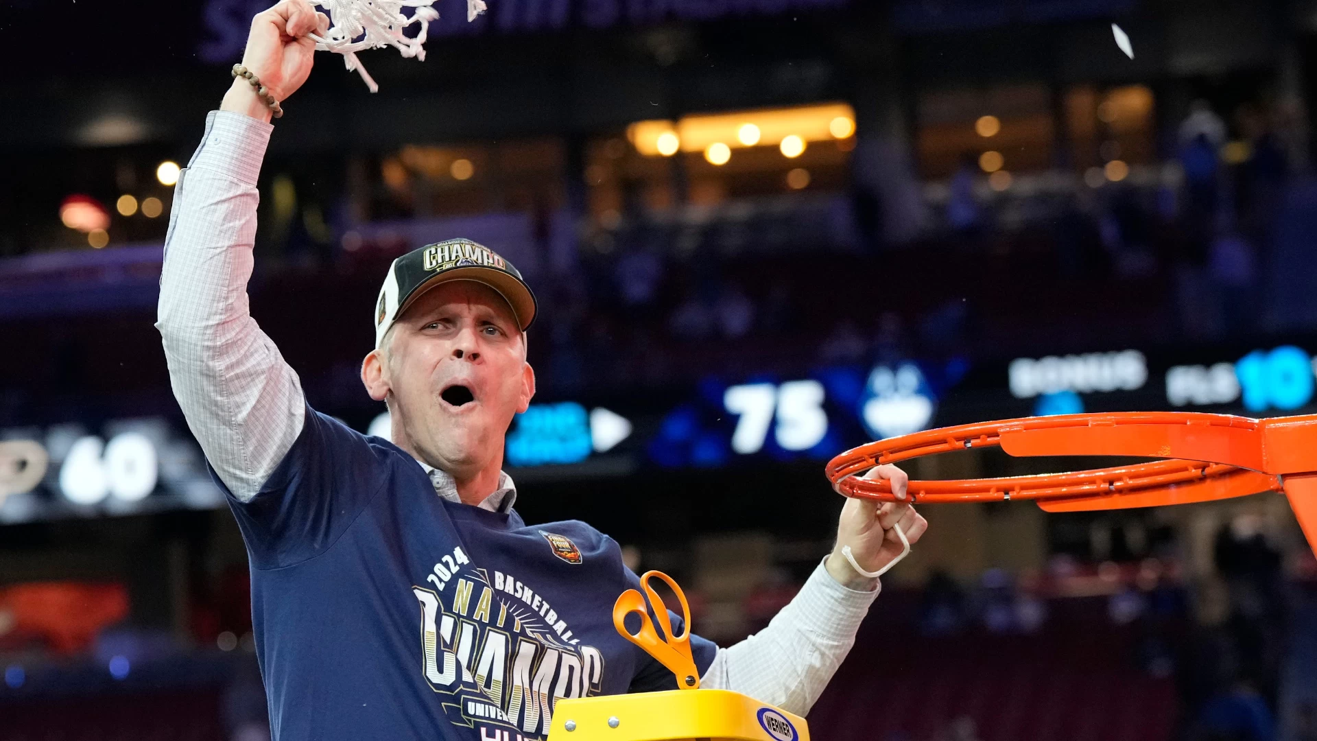 Hurley Chooses UConn Over Lakers Amidst Coaching Drama