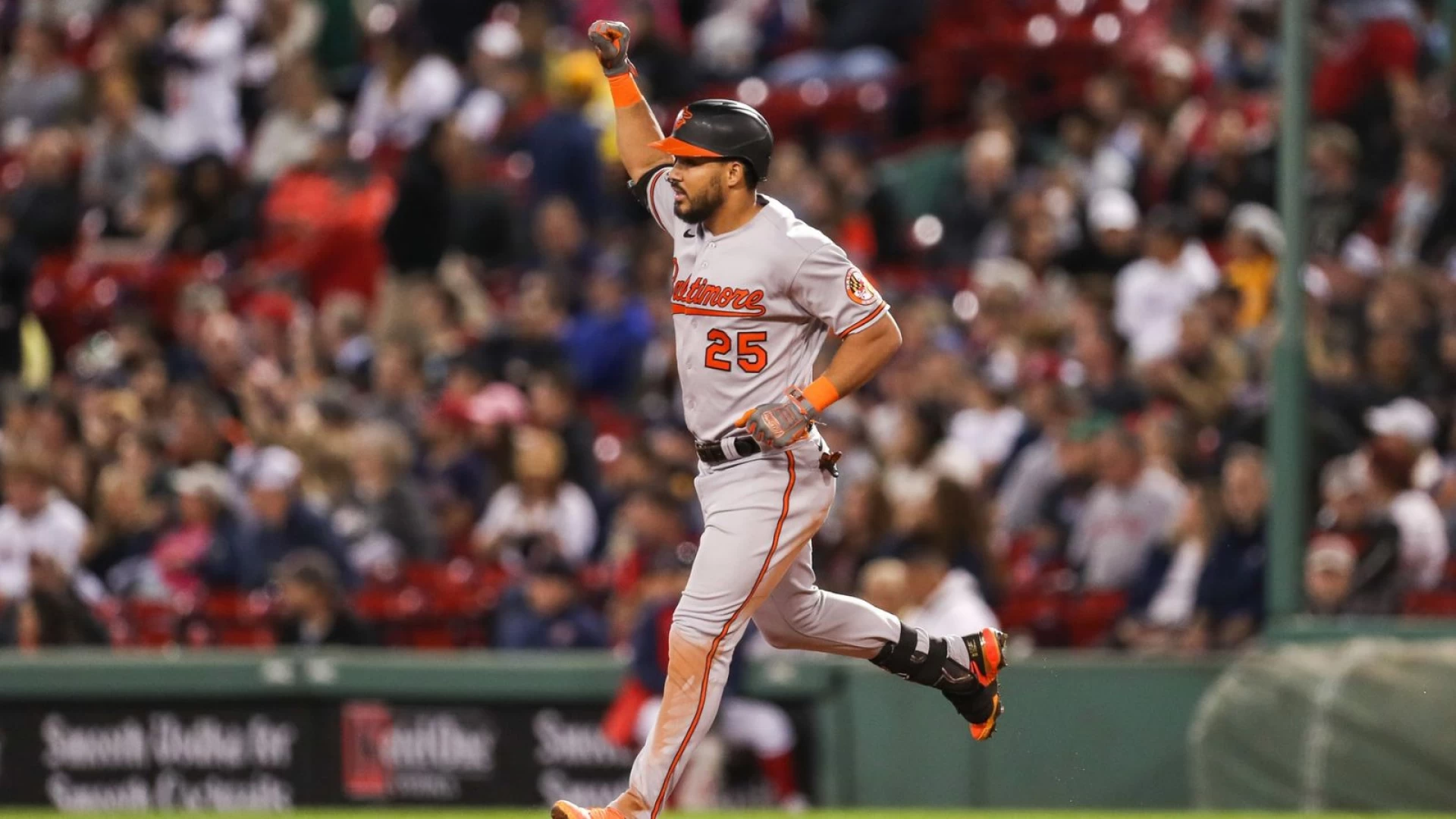 Anthony Santander Powers Orioles to Victory with Three-Run Homer