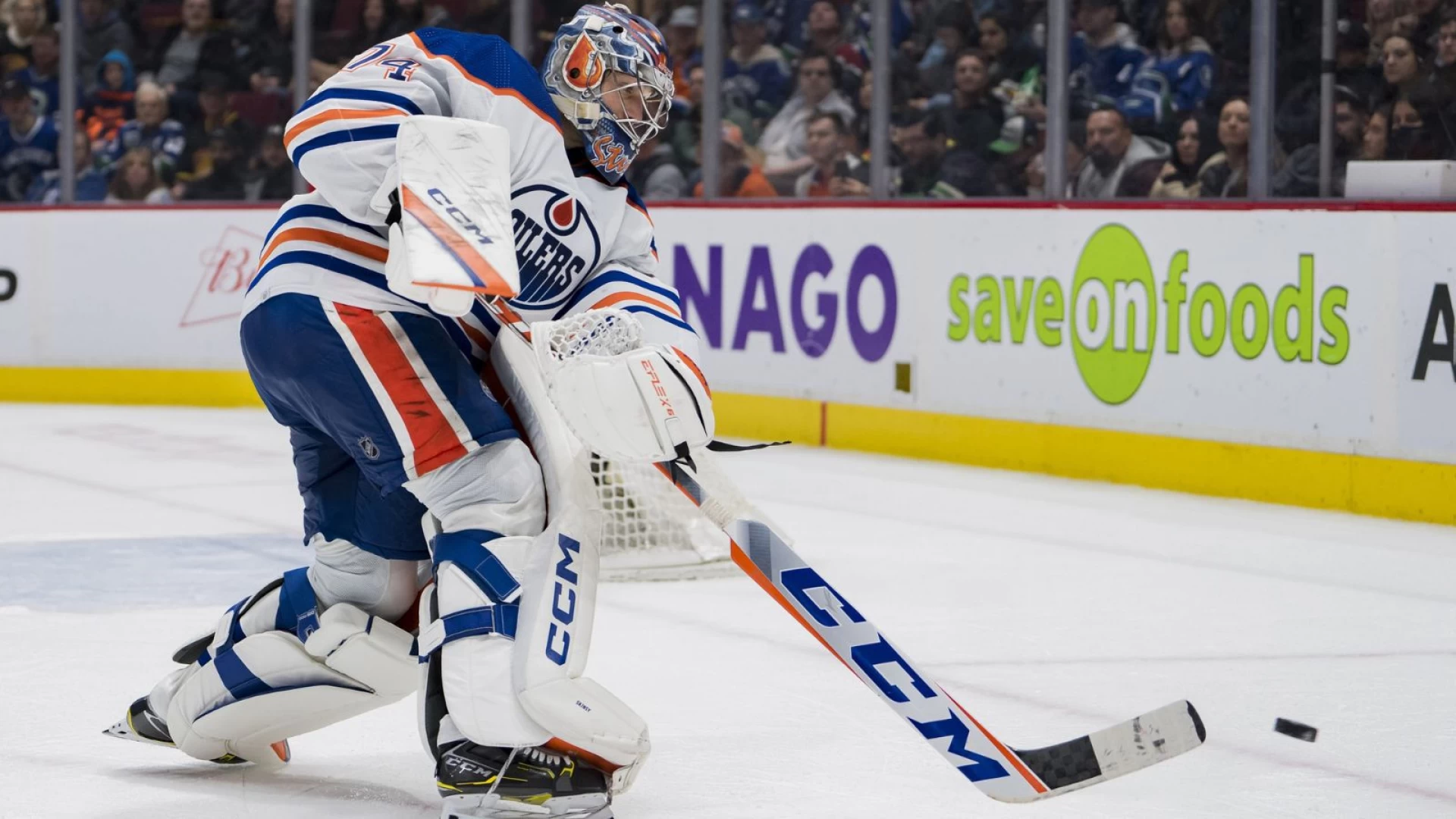 Oilers Lead 3-0 vs Panthers: Skinner Eyes Playoff Shutout