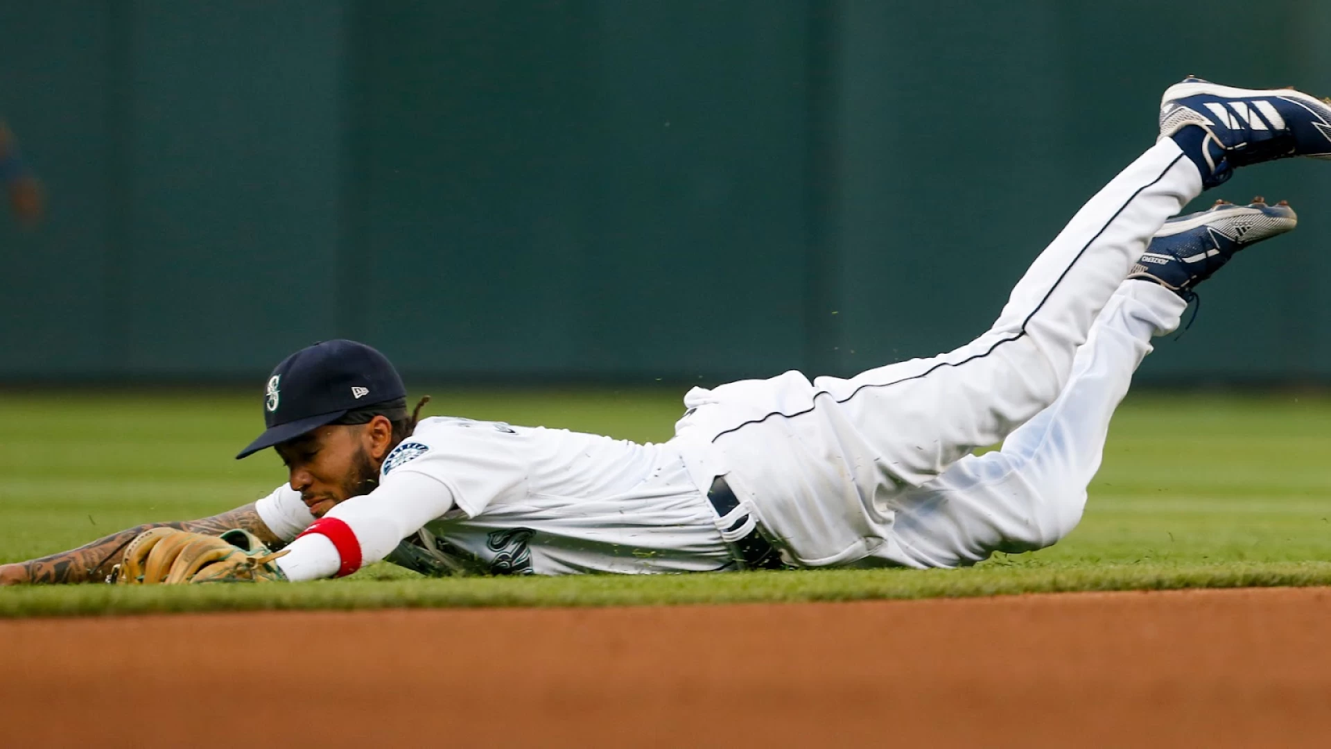 Seattle Snaps Skid with 6-4 Win Over Astros in Series Finale
