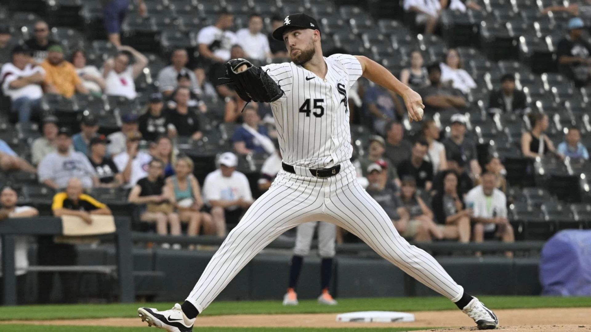White Sox Pitcher Rumored to Demand Pre-Playoff Extension