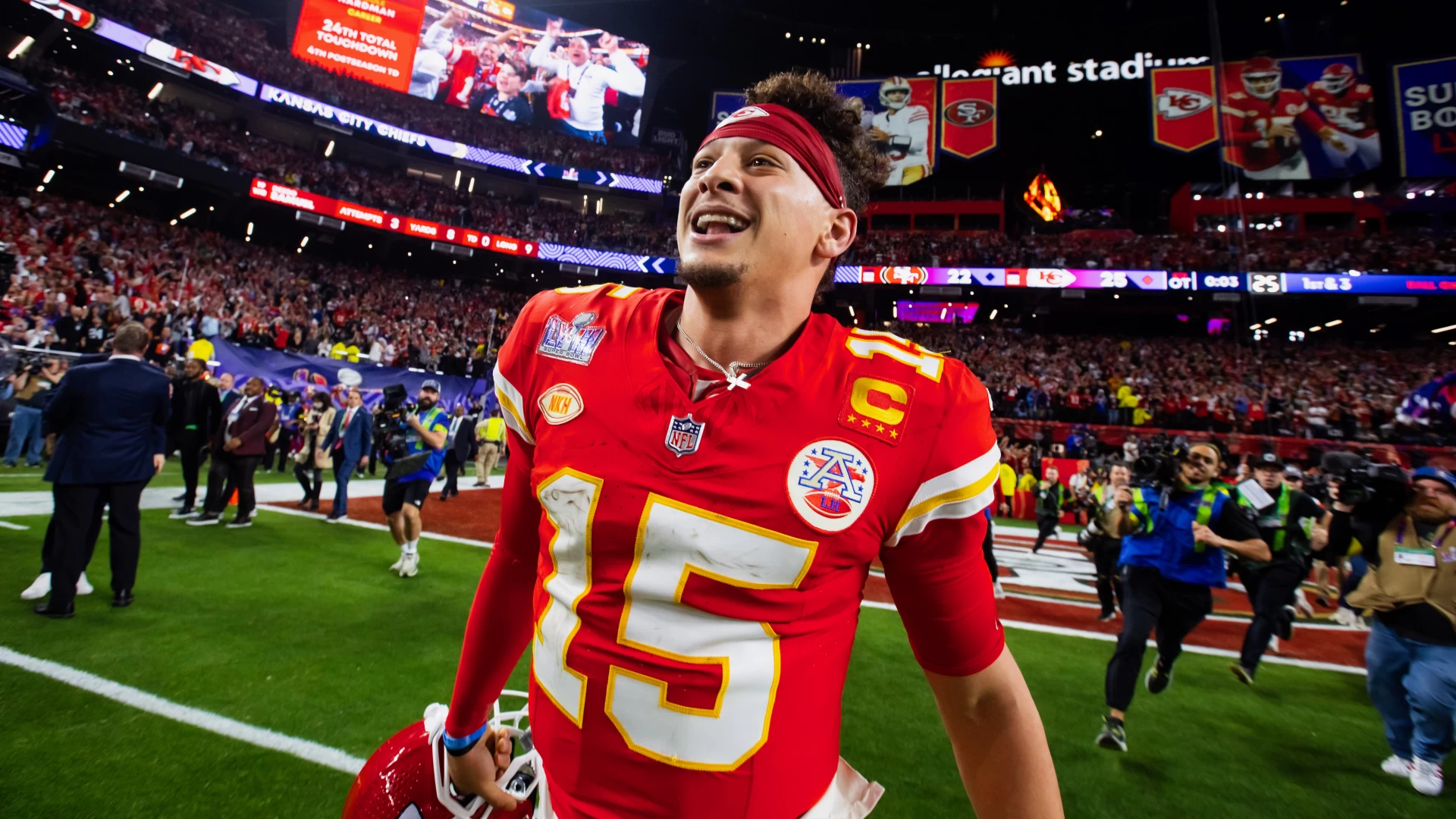 Can Patrick Mahomes Lead the League in Passing Again?
