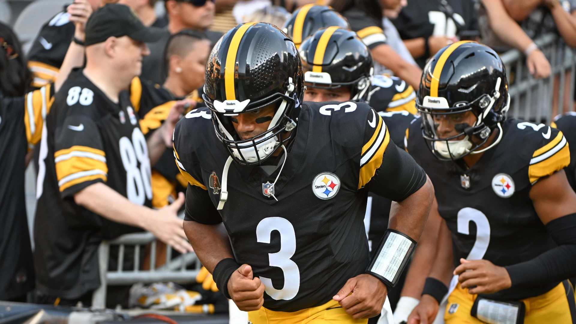 Steelers' QB Battle: Russell Wilson vs Justin Fields