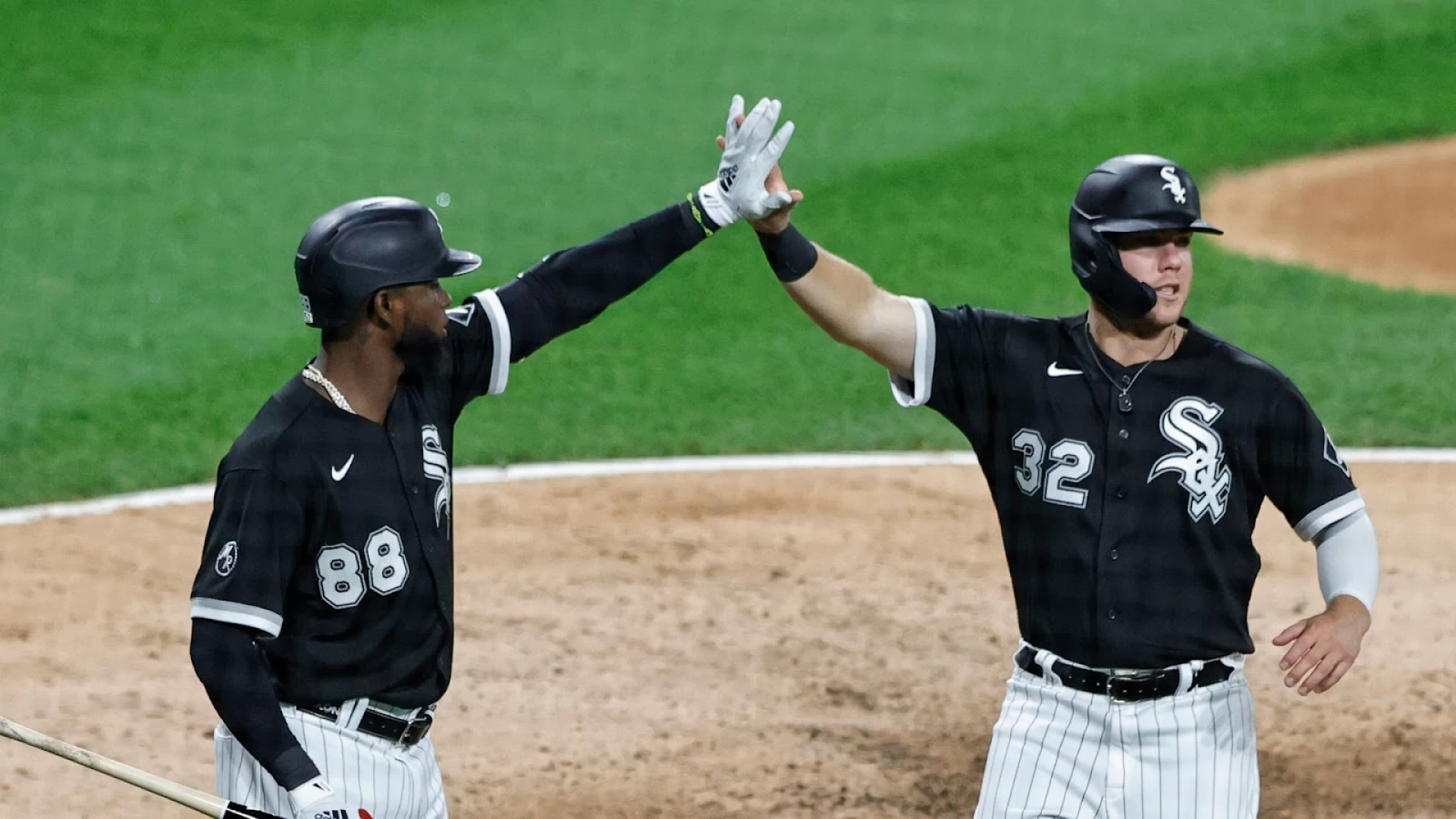 Live MLB Updates: Brewers Lead Dodgers, White Sox vs Yankees