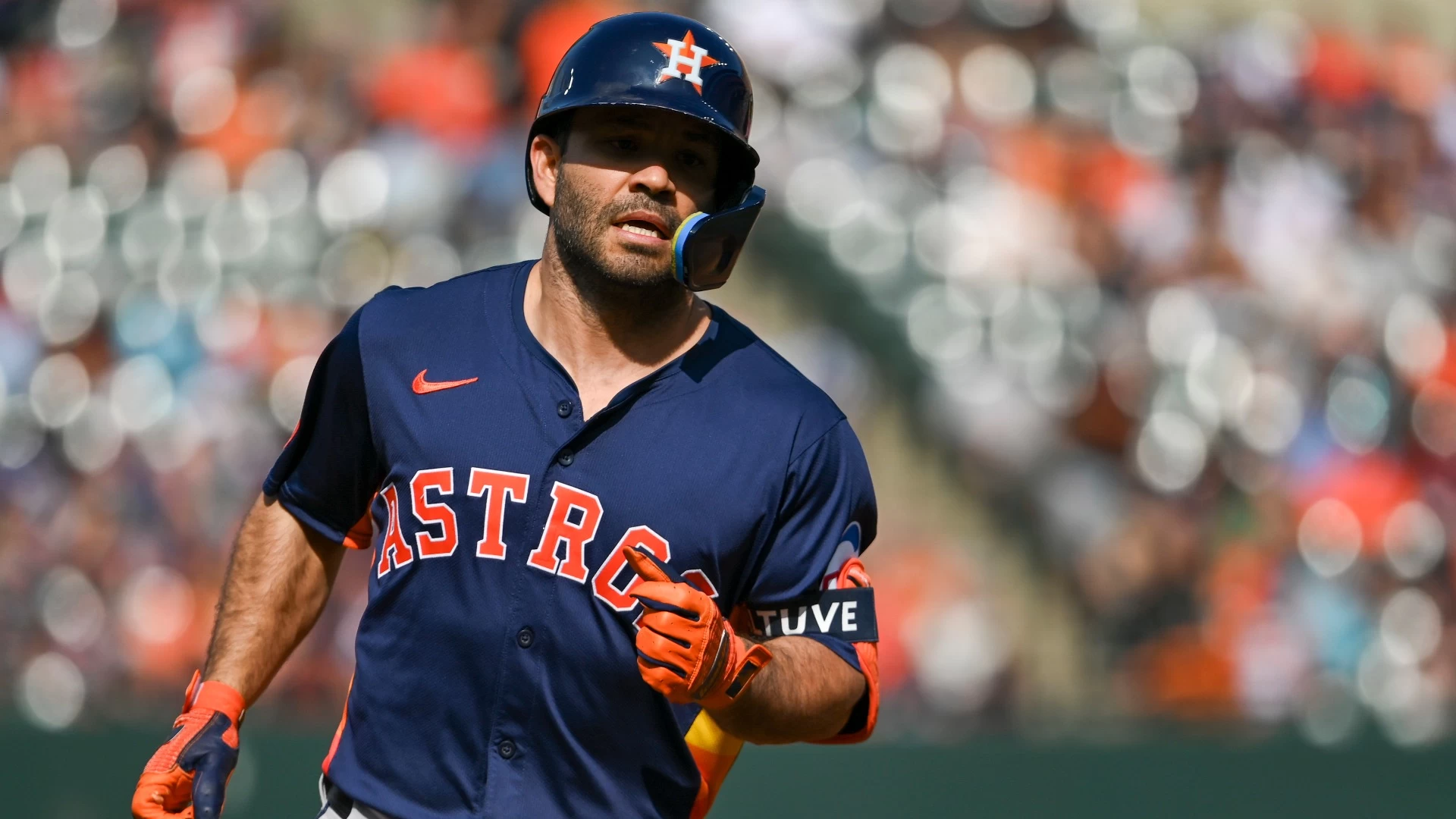Yankees, Astros Lead as MLB Division Races Heat Up