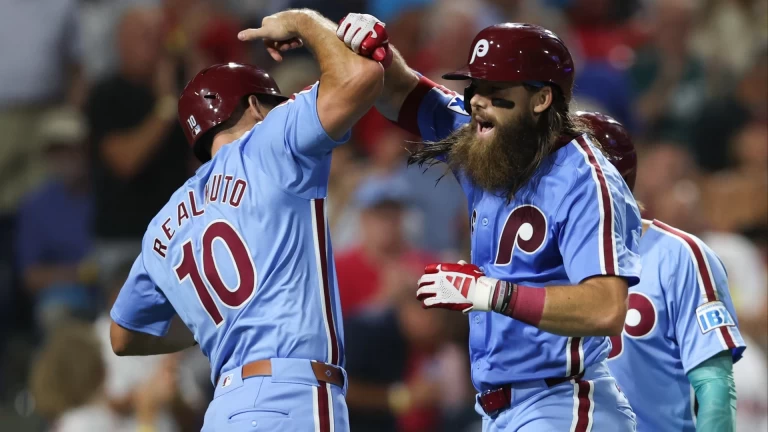 Phillies Clinch Tight 5-4 Victory Over Braves on Thursday