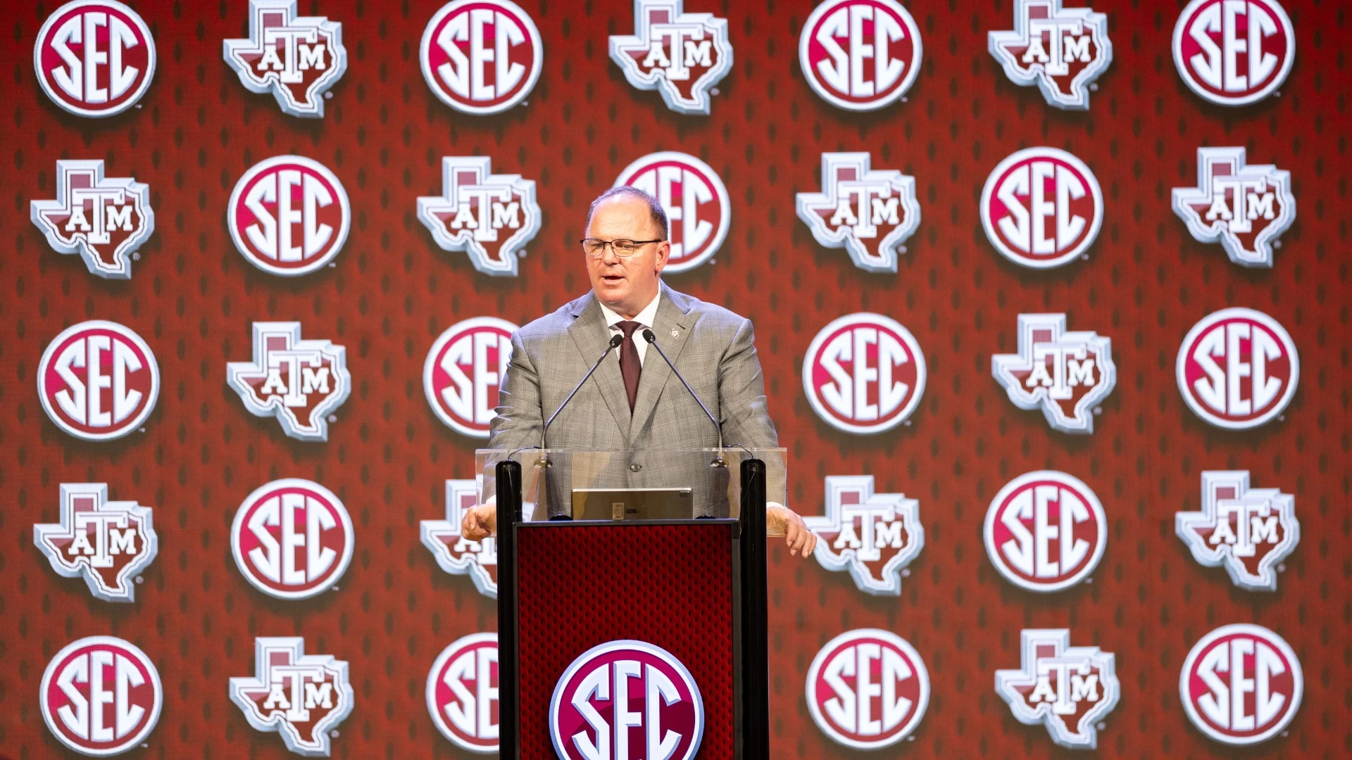 Texas A&M Debuts Mike Elko Era Against Notre Dame Tonight