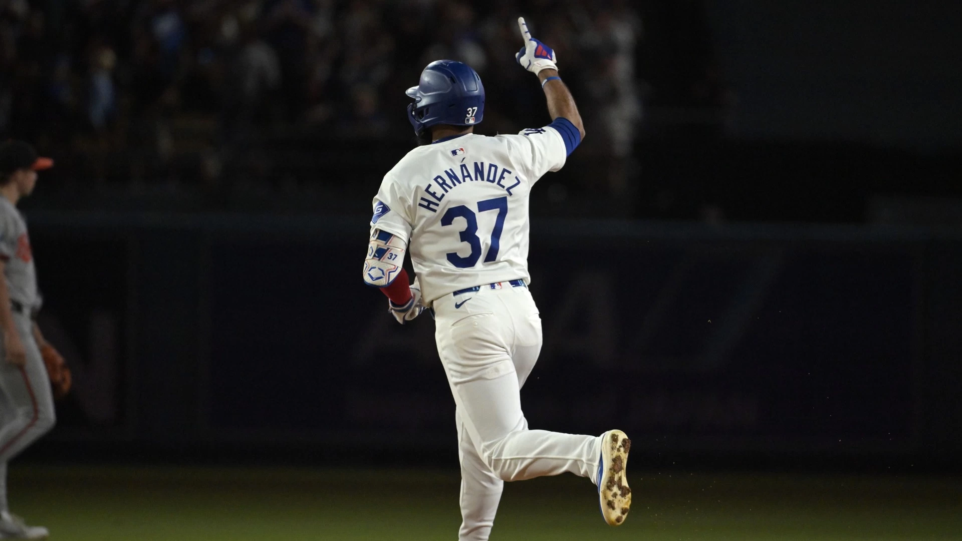 Exploring Player Performance Stats: Santander, Soto, and More