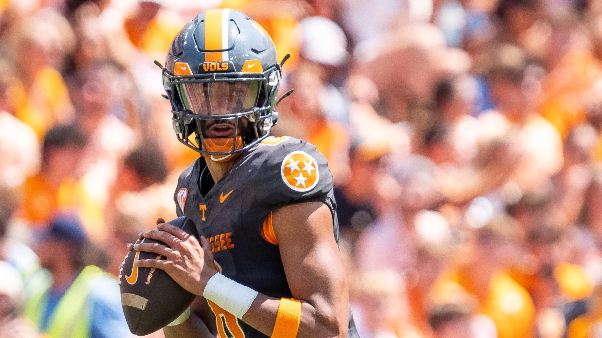 Nico Iamaleava Hype Peaks as Tennessee Faces NC State