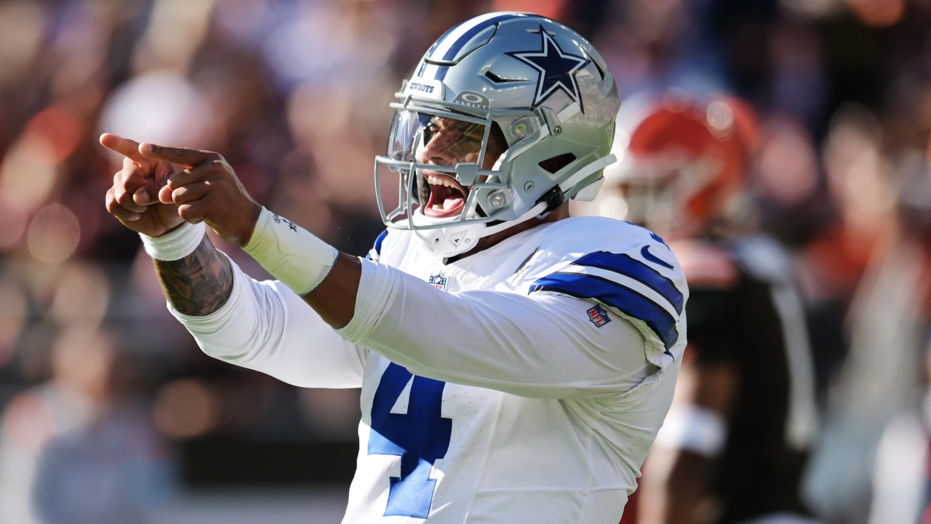 Dak Prescott Signs Record $240M Extension on Opening Day