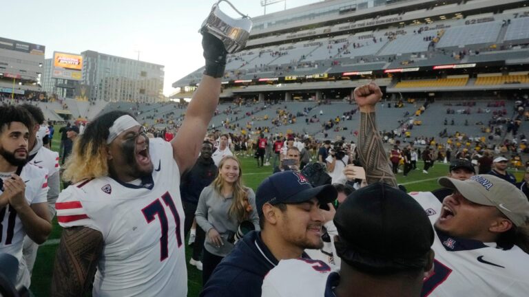 29. Jonah Savaiinaea - Arizona Wildcats