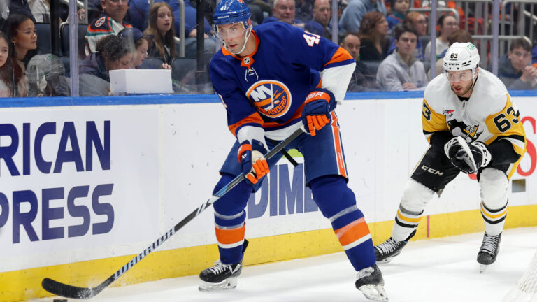 38. Robert Bortuzzo