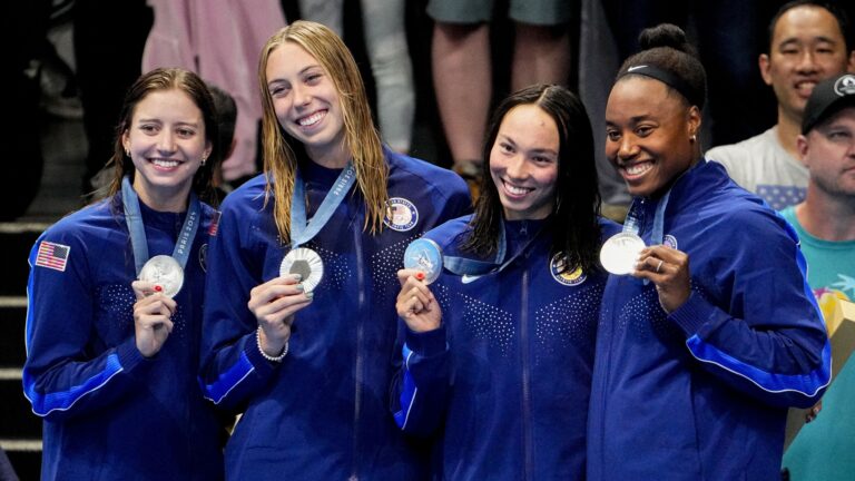 4) Kate Douglass, Gretchen Walsh. Torri Huske, Simone Manuel, Erika Connolly, Abbey Weitzel | SILVER Medal