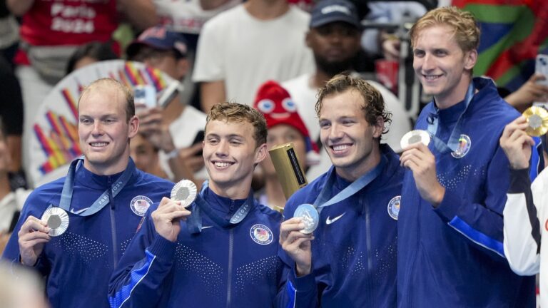 26) Carson Foster, Brooks Curry, Chris Guiliano, Luke Hobson, Drew Kibler, Blake Pieroni, Kieran Smith | SILVER Medal