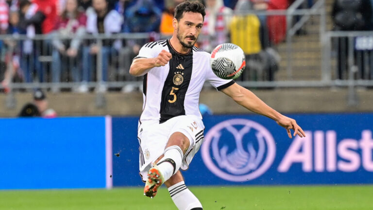 8) Mats Hummels 