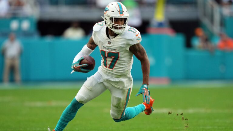 15. Jaylen Waddle, Miami Dolphins